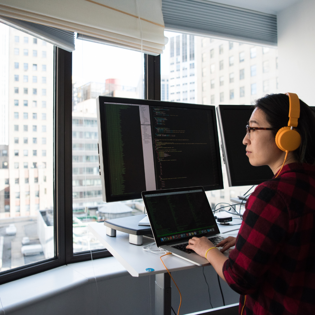 AI-assisted-web-chat-hero-img-1